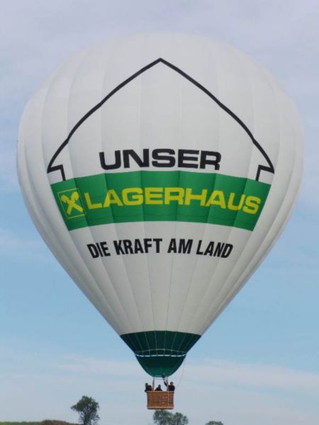Ballon-Lagerhaus-John-Deere-Ballonfahrt-Wieselburg-Mostviertel-Niederoesterreich